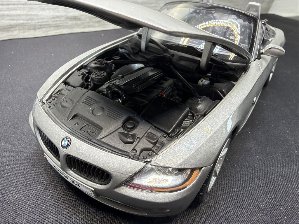 Welly BMW Z4 1:18 Silver Diecast Sport Car with Opening Doors Nice No Box13