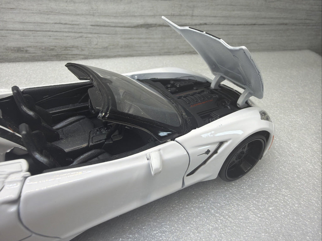 Maisto 2014 Chevrolet Corvette Stingray White  1/24 Scale Diecast Car NoBox Nice5