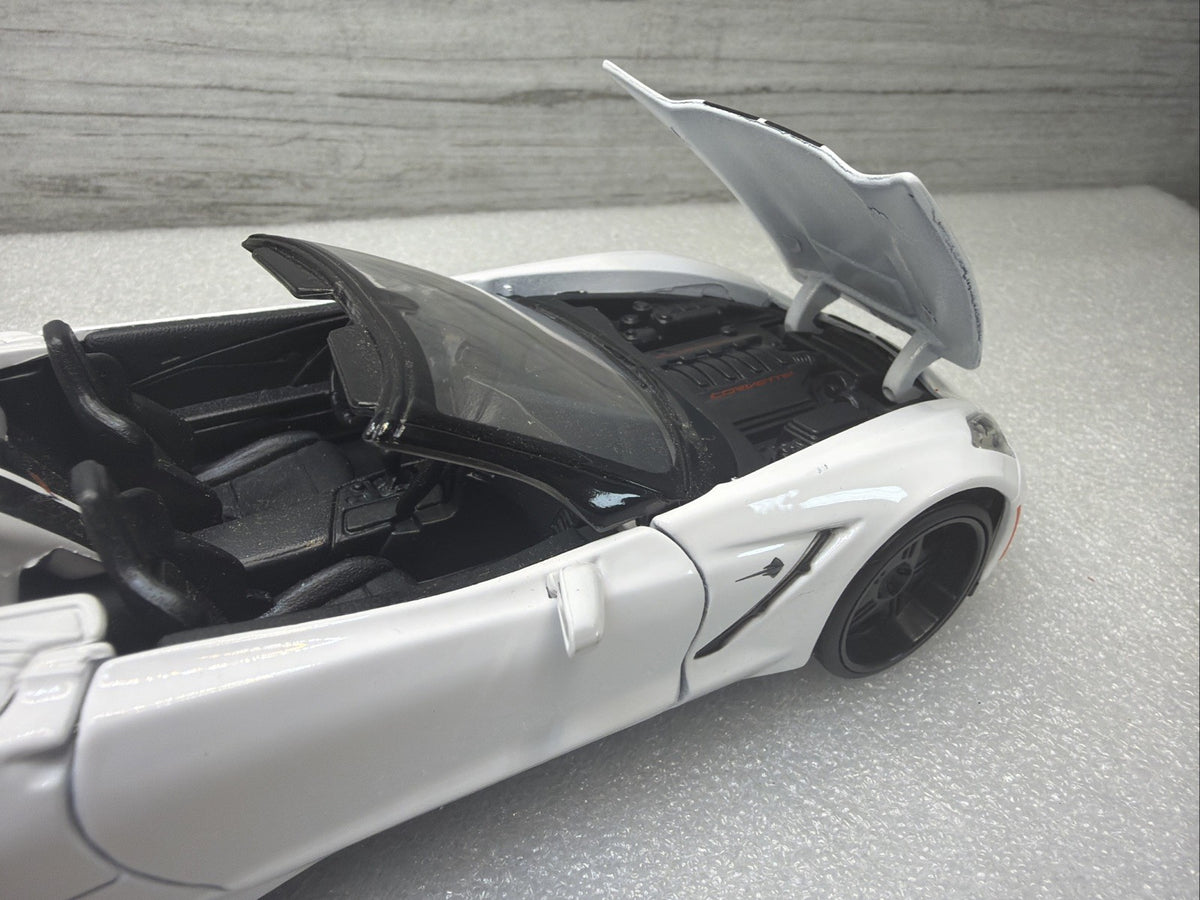Maisto 2014 Chevrolet Corvette Stingray White  1/24 Scale Diecast Car NoBox Nice5