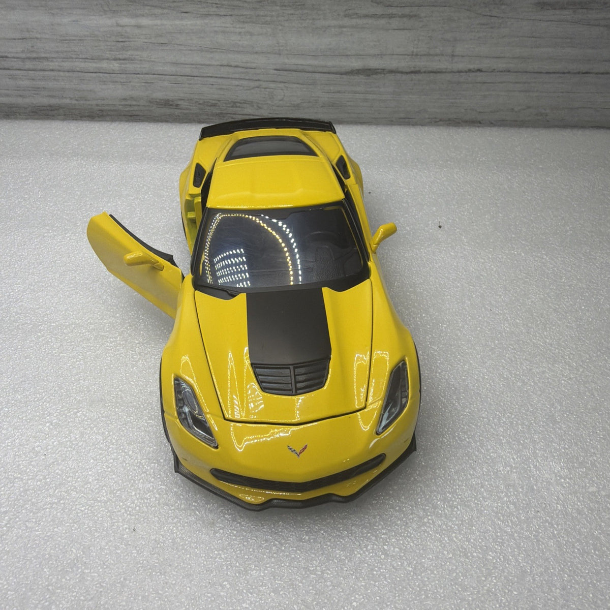 Maisto 2015 Chevrolet Corvette Stingray Yellow 1/24 Scale Diecast Car NoBox Nice5