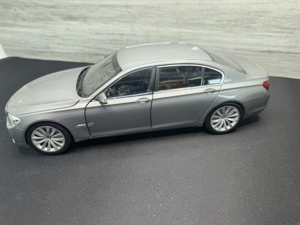 RARE BLACK Kyosho 1:18 BMW 750Li DEALER  SOME MINOR REPAIR NICE NO BOX6