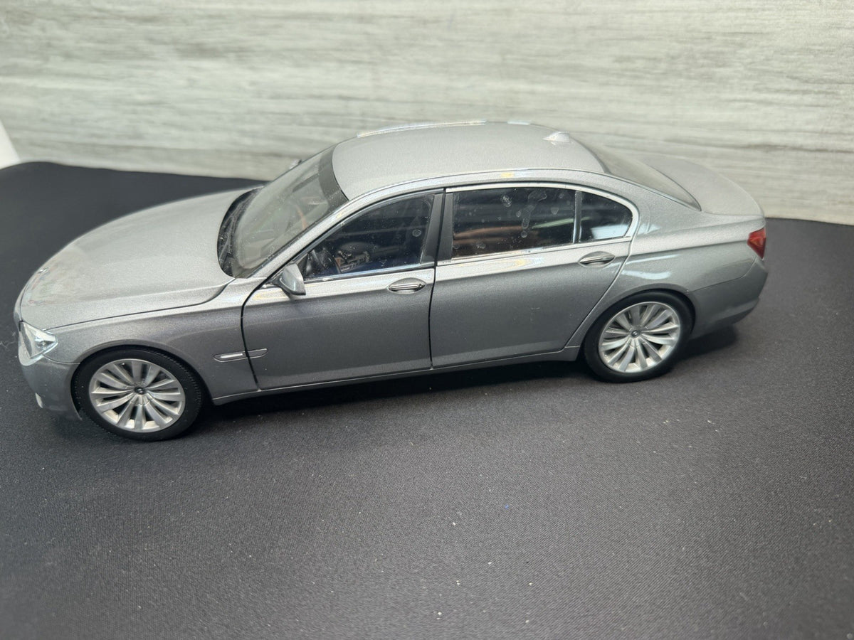 RARE BLACK Kyosho 1:18 BMW 750Li DEALER  SOME MINOR REPAIR NICE NO BOX6