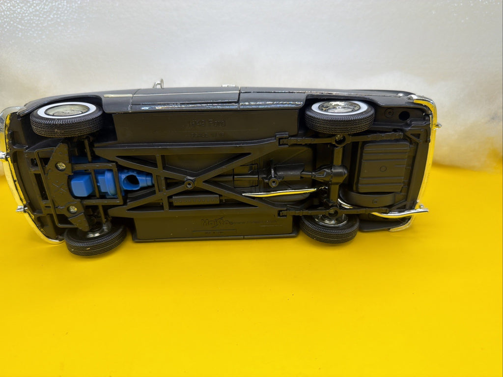 Maisto 1949 Ford Grey Convertible Die Cast, Scale: 1/18,   Used See Pics15