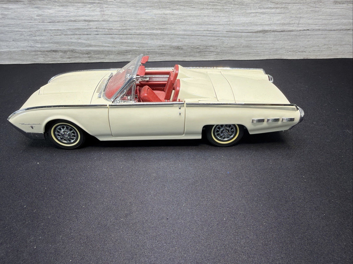 1962 Ford Thunderbird DANBURY MINT 1/24 Convertible- No Box7