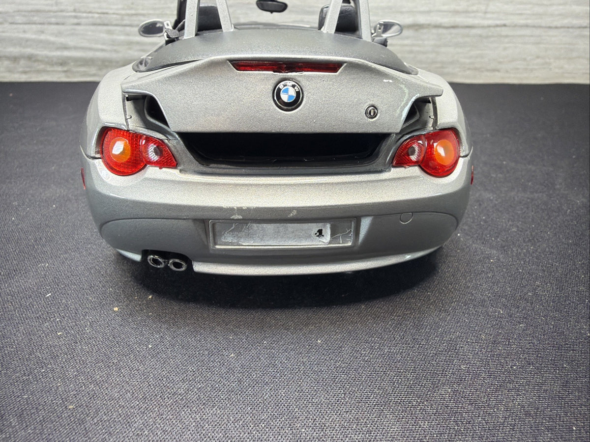 Welly BMW Z4 1:18 Silver Diecast Sport Car with Opening Doors Nice No Box5