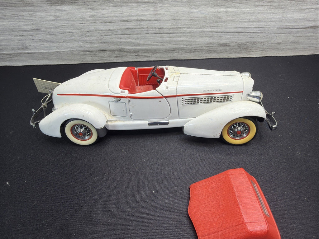 The Franklin Mint 1935 Auburn 851 Speedster  1:24 Scale White BARN FIND REPAIR7