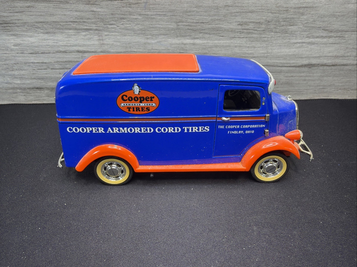1938 STUDEBAKER PANEL VAN LIBERTY CLASSICS DIECAST COOPER TIRES0
