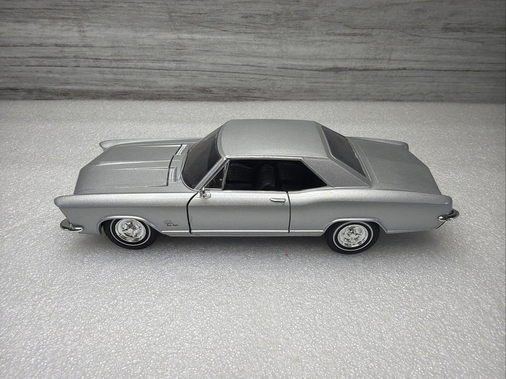 1965 BUICK RIVIERA GRAND SPORT HARD TOP WELLY 24072 1/24 DIECAST CAR SILV NO BOX7