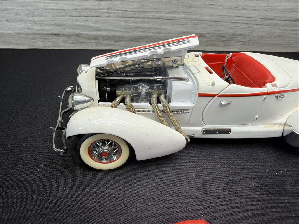 The Franklin Mint 1935 Auburn 851 Speedster  1:24 Scale White BARN FIND REPAIR13