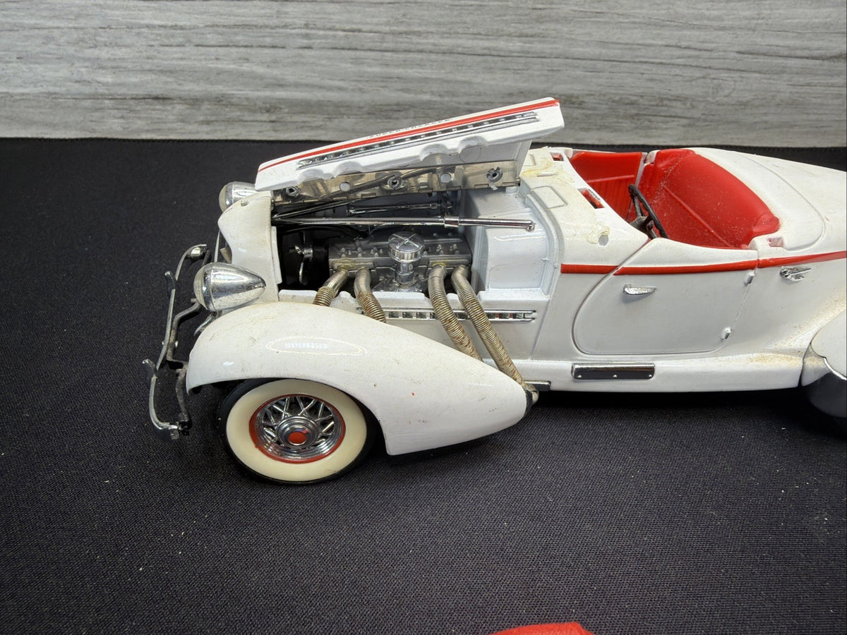 The Franklin Mint 1935 Auburn 851 Speedster  1:24 Scale White BARN FIND REPAIR13