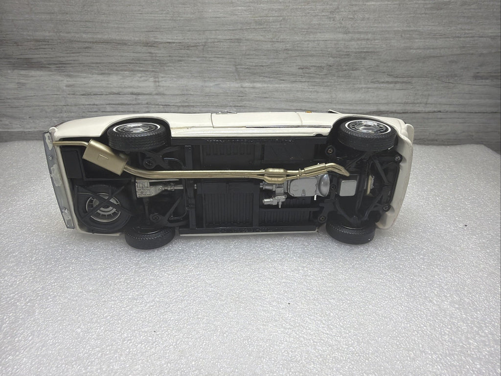 Franklin Mint- 1992 Rolls-Royce Corniche IV Convertible 1/24 Has Damage See Pics17