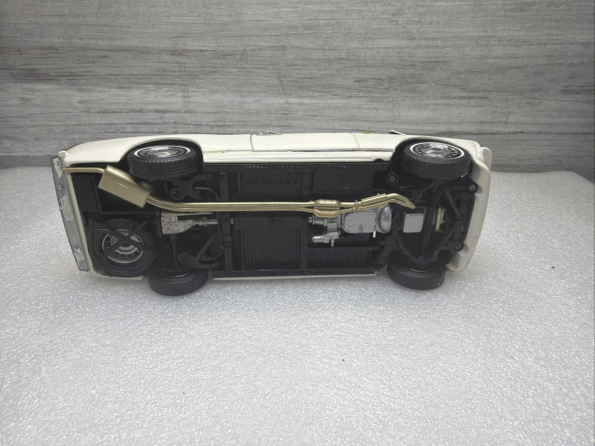 Franklin Mint- 1992 Rolls-Royce Corniche IV Convertible 1/24 Has Damage See Pics17