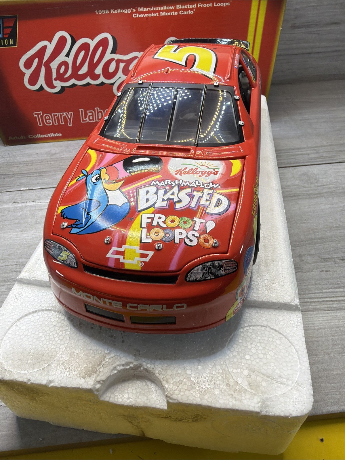 Revell 1:18 Terry Labonte #5 1998 NASCAR Fruit Loops      1 Of 3,120  Box Damage9