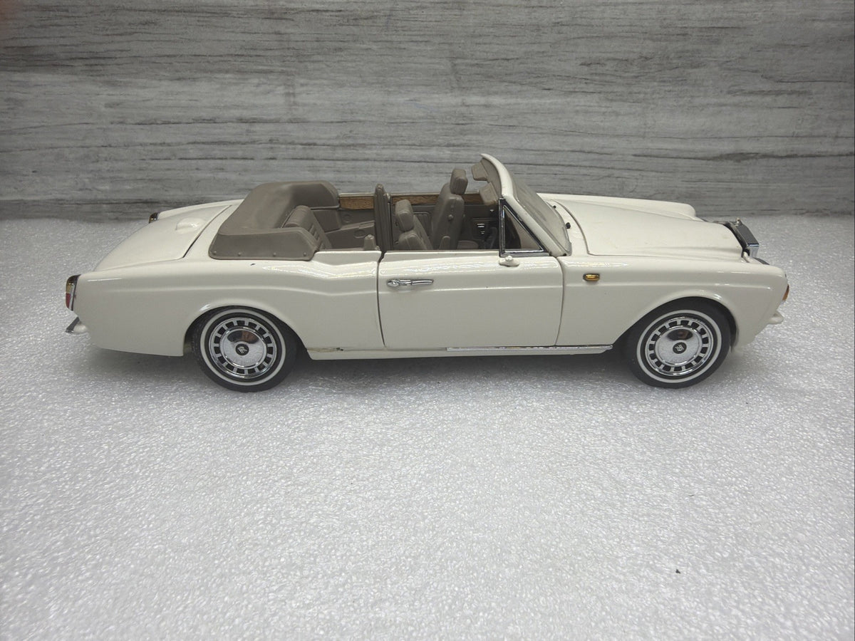 Franklin Mint- 1992 Rolls-Royce Corniche IV Convertible 1/24 Has Damage See Pics0