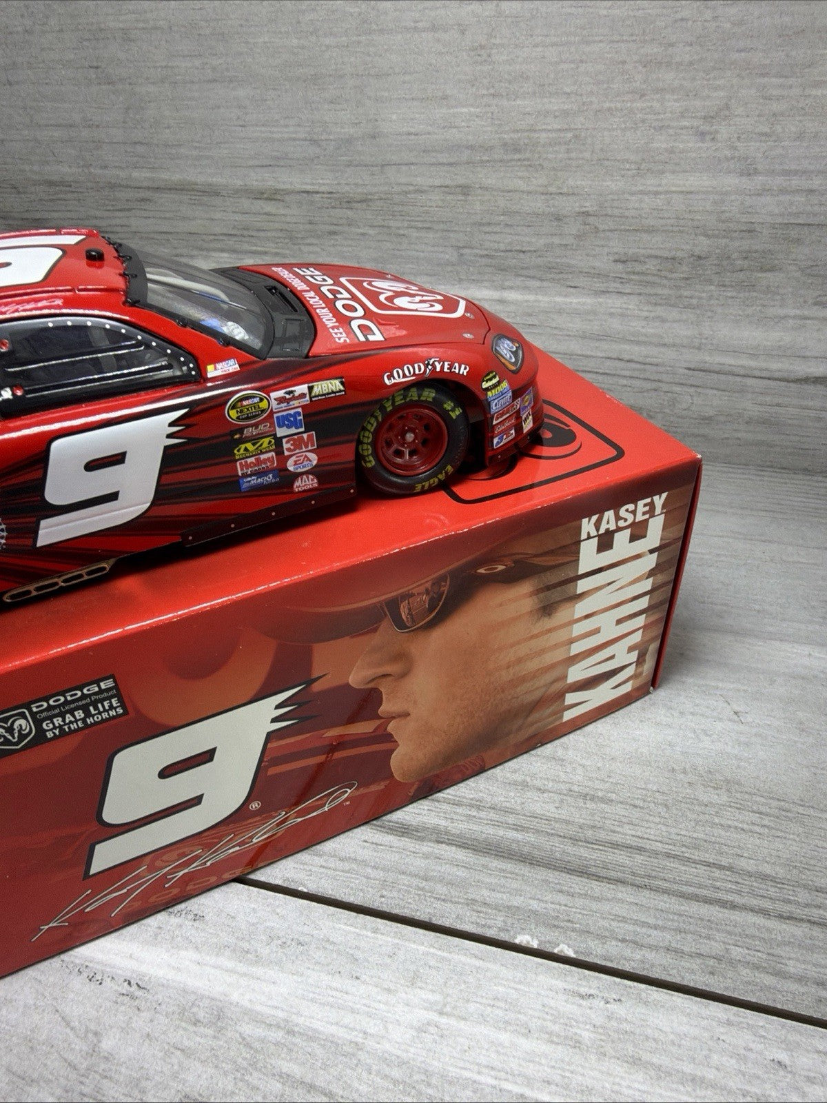 Kasey Kahne #9 Dodge Dealers 2005 Charger 1:24 Scale Car Action11