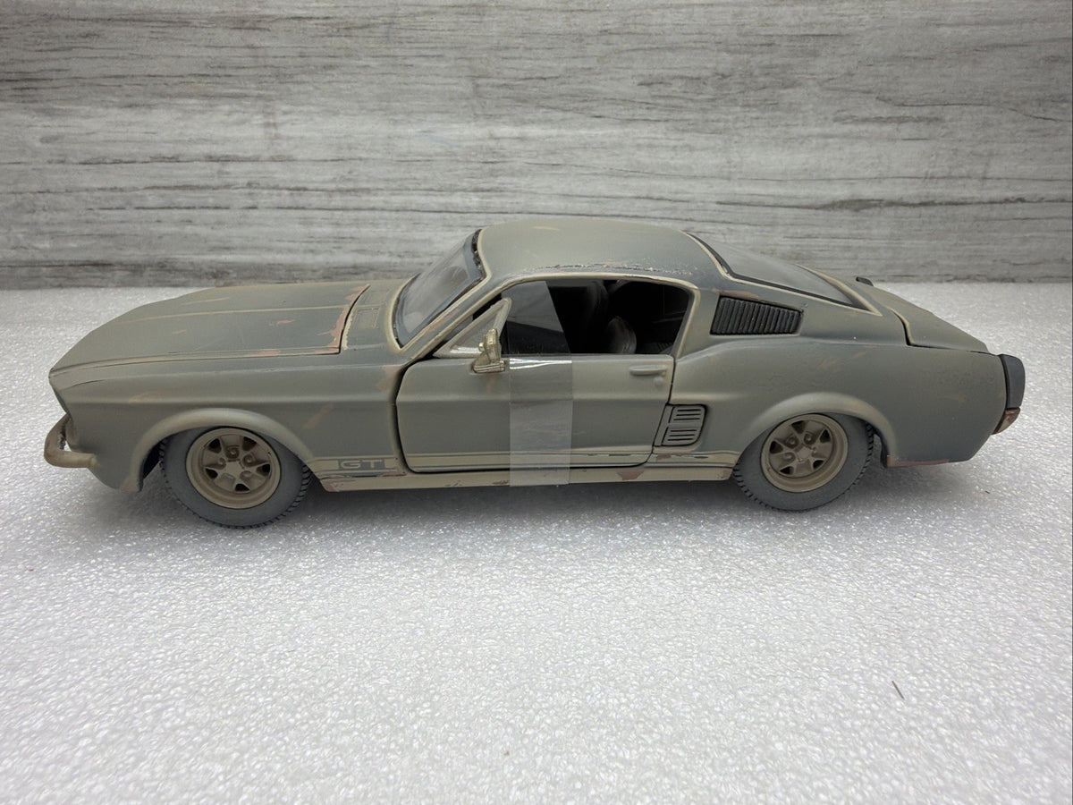 Maisto 1:24 Scale 1967 Ford Mustang GT Car W/Patina Diecast Old Friends0