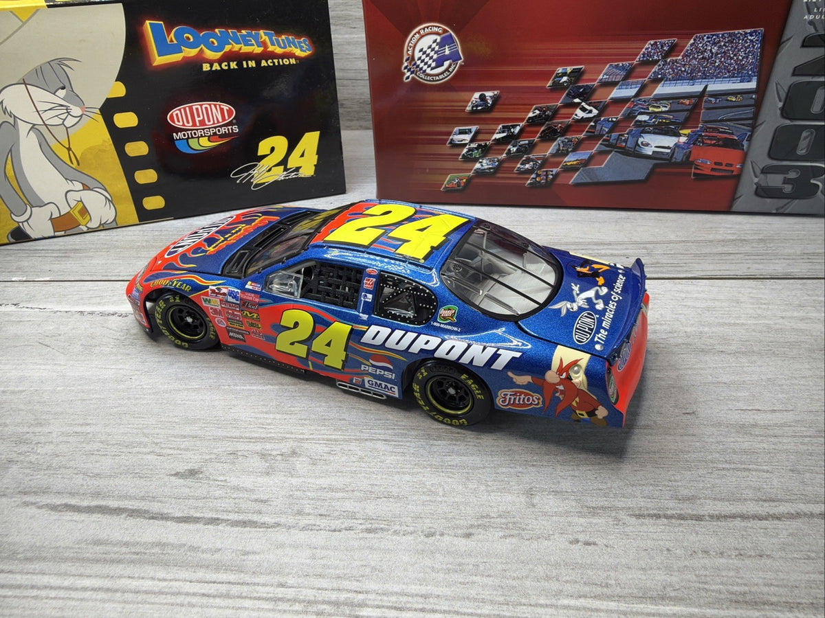 1:24 Jeff Gordon #24 DuPont/Looney Tunes 2003 Monte Carlo  104793. Action 1 /4804