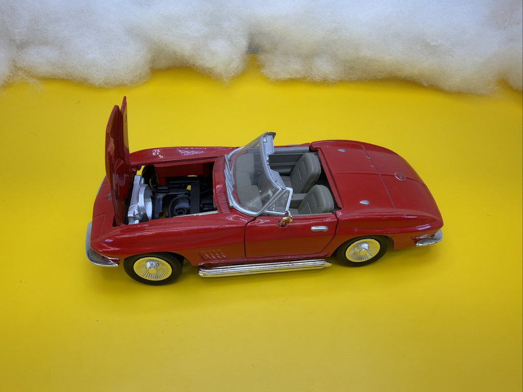 1967 Red Corvette Convertible 1:24 scale Model w Gray Interior Used6