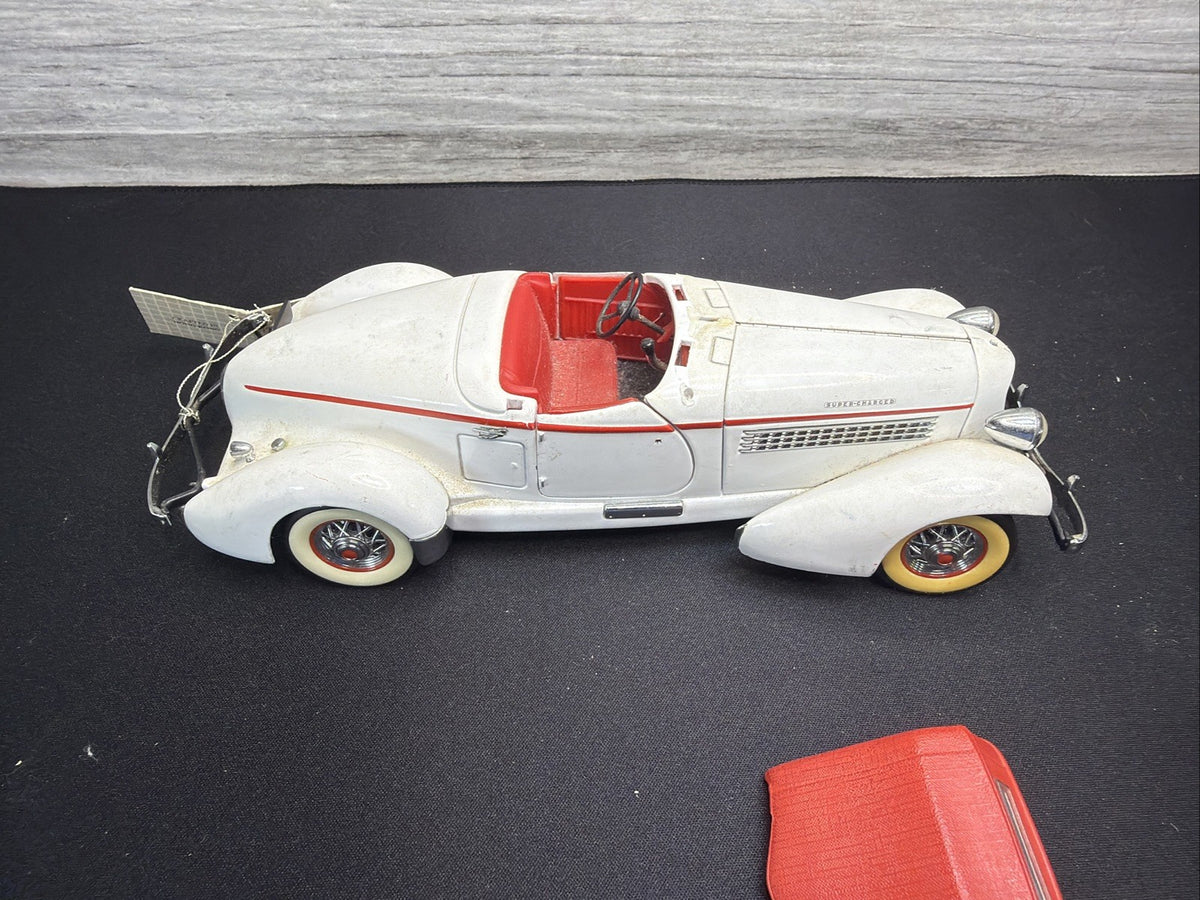 The Franklin Mint 1935 Auburn 851 Speedster  1:24 Scale White BARN FIND REPAIR8