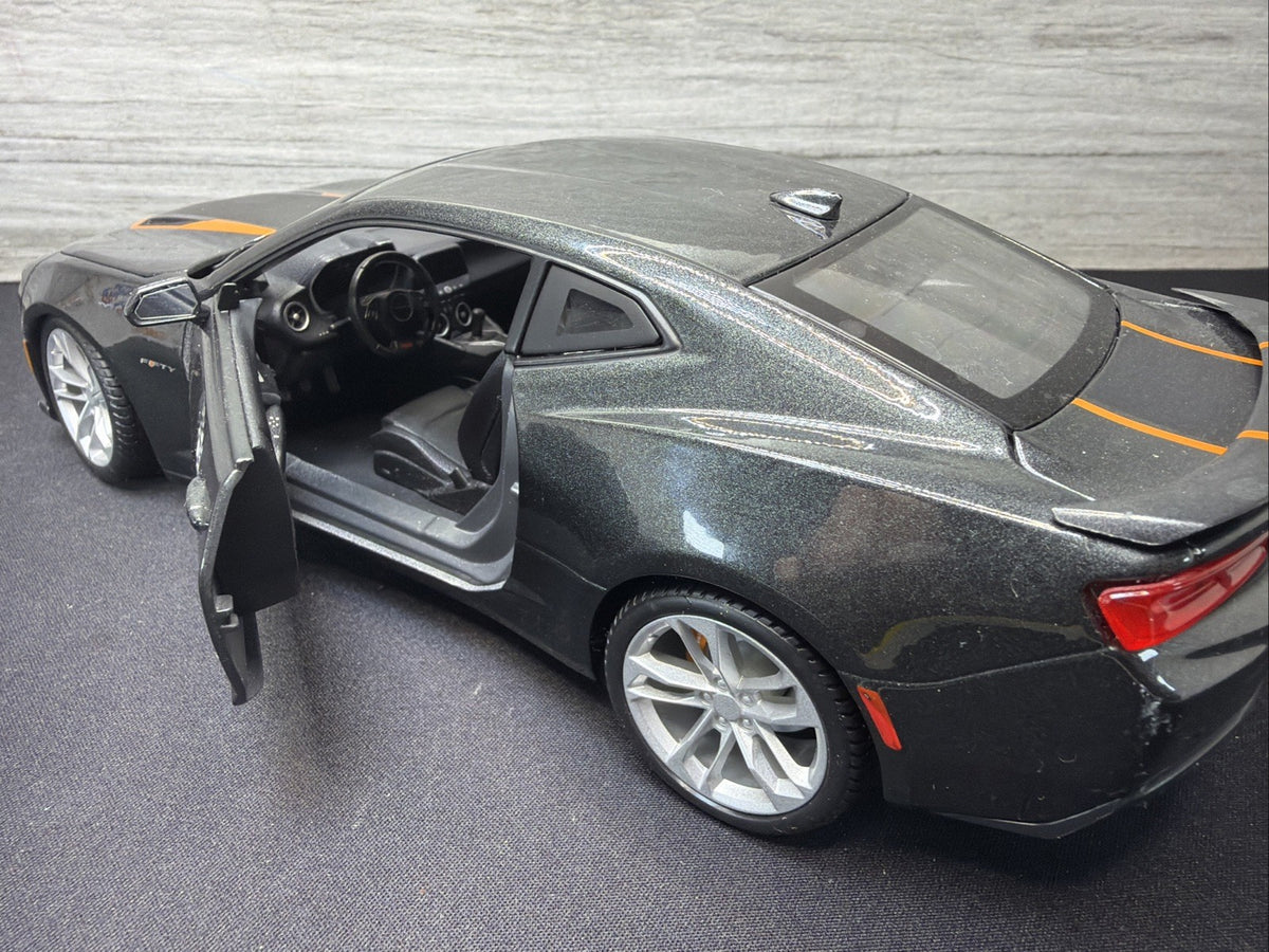 Gray 1/18 2017 Chevrolet Camaro 50th Anniversary Die-cast Maisto No Box4
