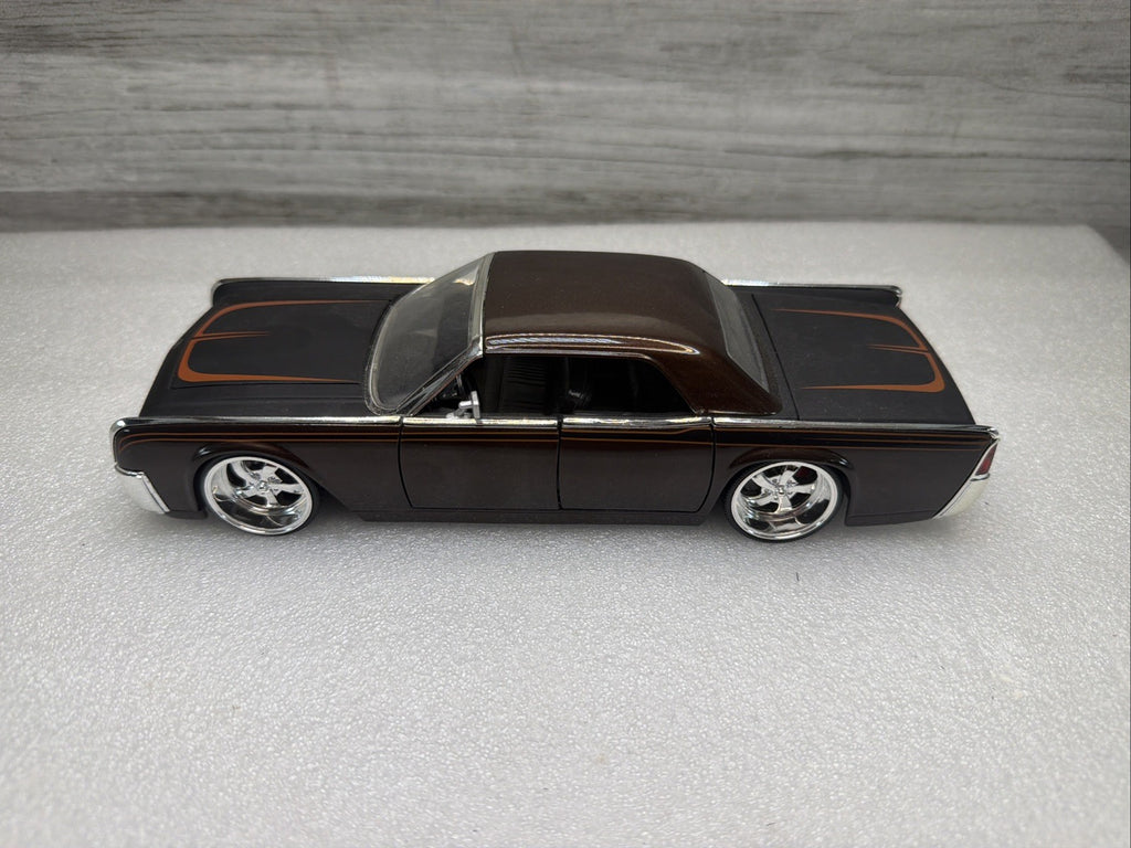 JADA 1/24 LOPRO METALLIC BROWN 1963 LINCOLN CONTINENTAL NICE  No Box1