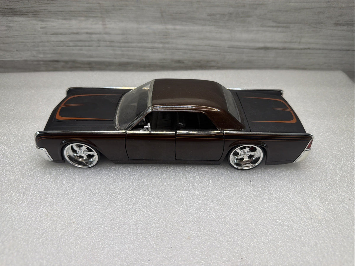 JADA 1/24 LOPRO METALLIC BROWN 1963 LINCOLN CONTINENTAL NICE  No Box1