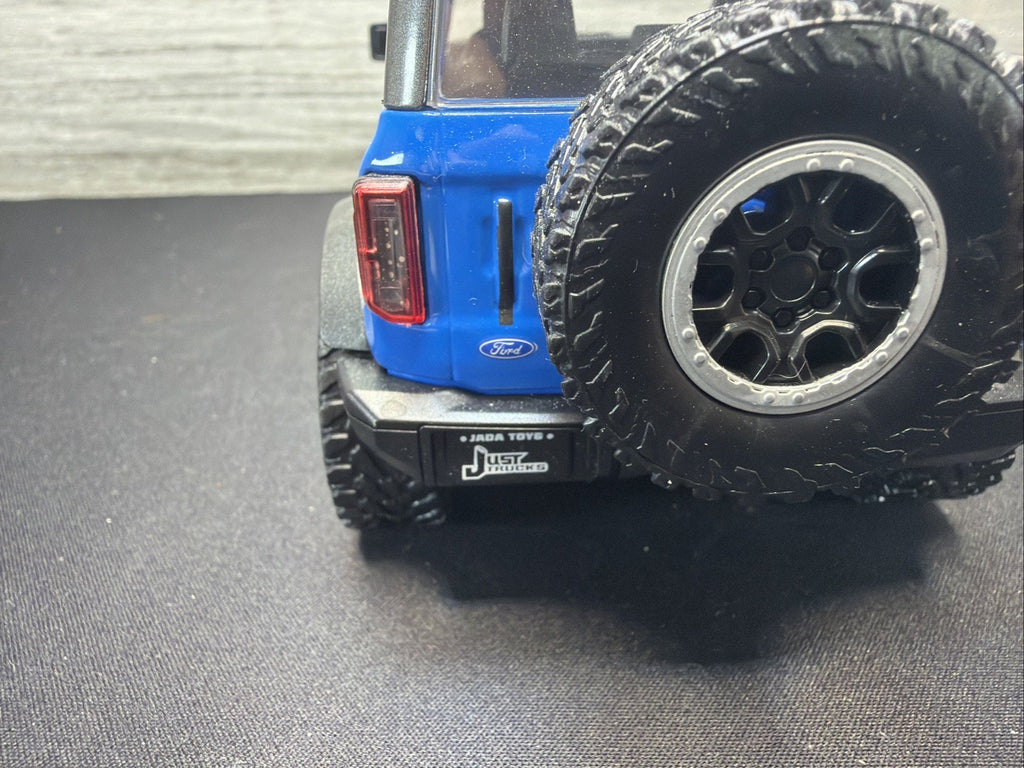Jada Just Trucks 1:24 2021 Ford Bronco Blue Diecast Truck Nice No Box6