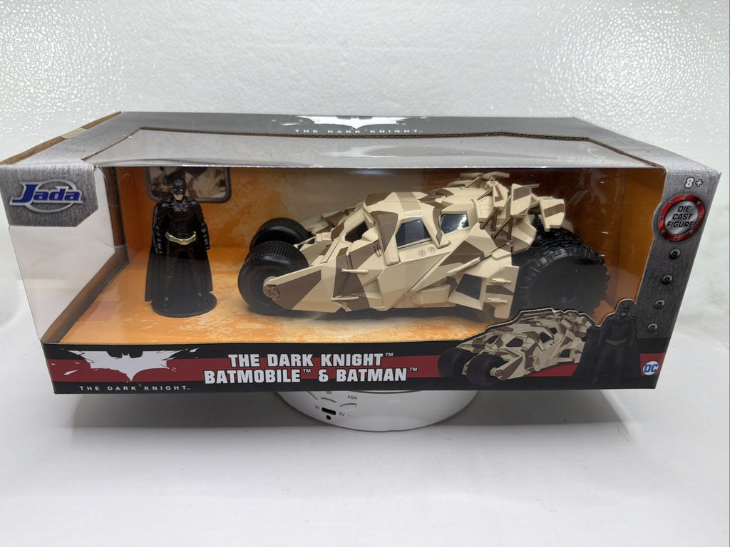 Jada Toys 1: 24 Scale The Dark Knight Batmobile Die-cast Vehicle with Batman0