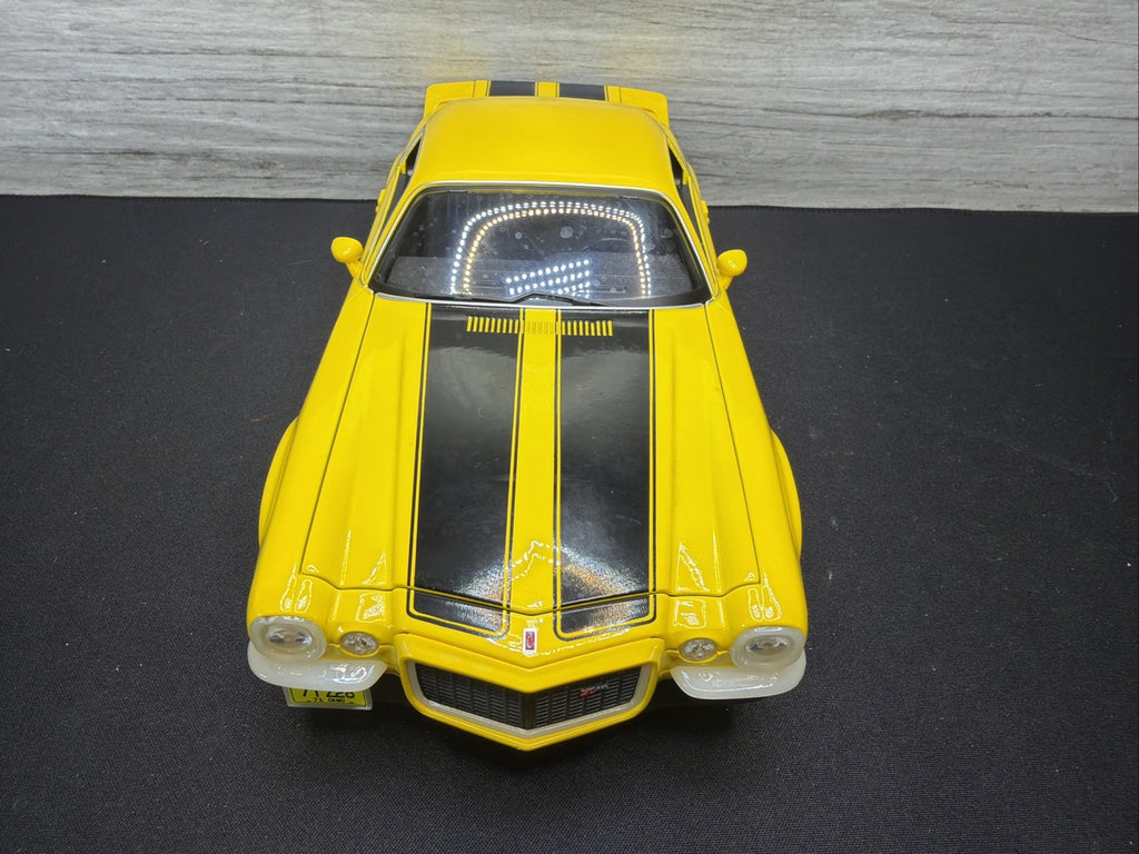MAISTO 1:18 1971 CHEVY CAMARO Z28 YELLOW/BACK FACTORY CHROME MISSING ERROR? READ3