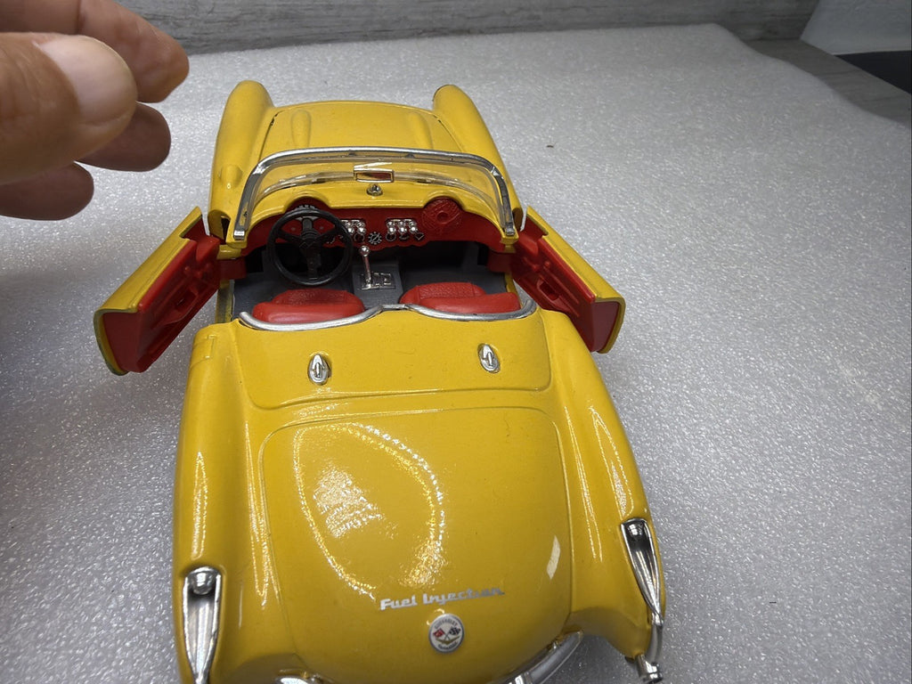 maisto 1/24 1957 chevrolet corvette convertible Nice Car No Box11