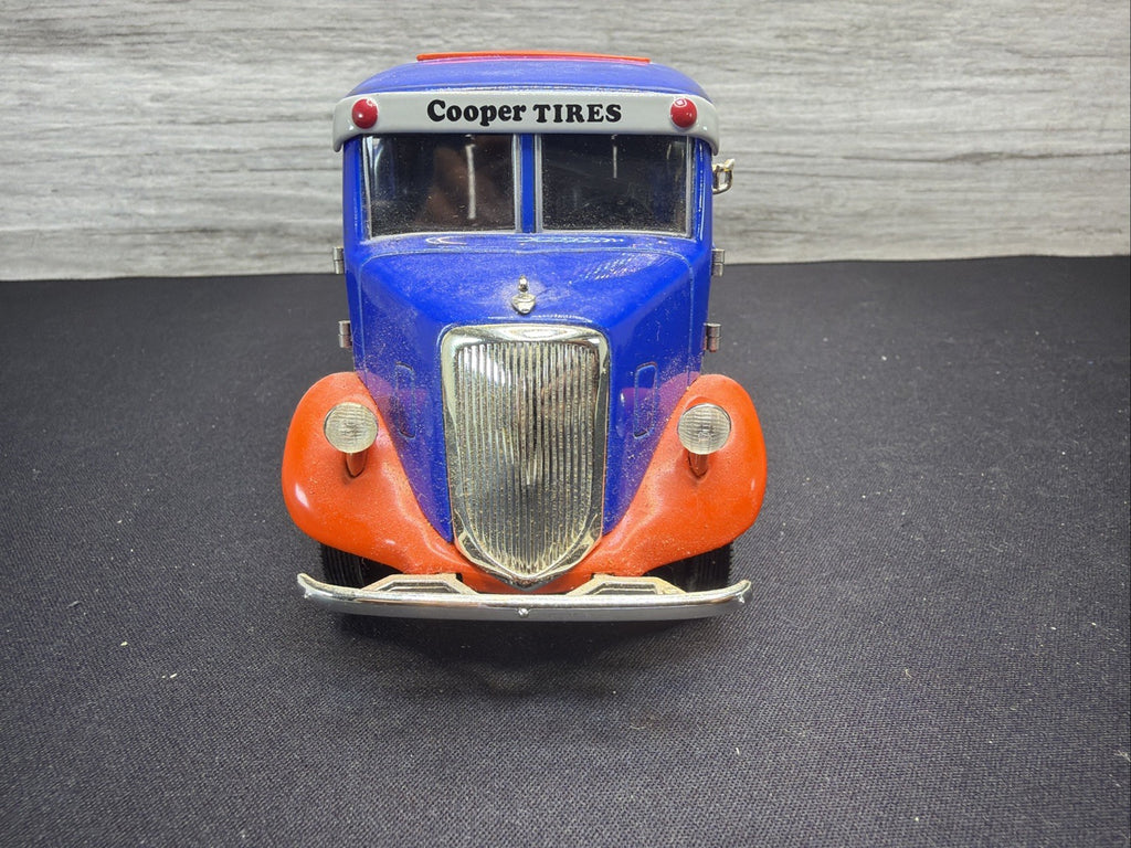 1938 STUDEBAKER PANEL VAN LIBERTY CLASSICS DIECAST COOPER TIRES6