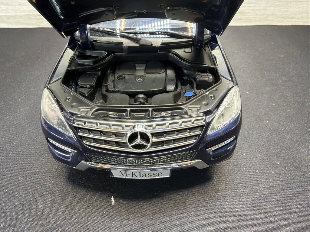 RARE FIRST LOOK ART MINICHAMPS MERCEDES-BENZ M-CLASS SCALE 1:18 DIECAST  NICE.7