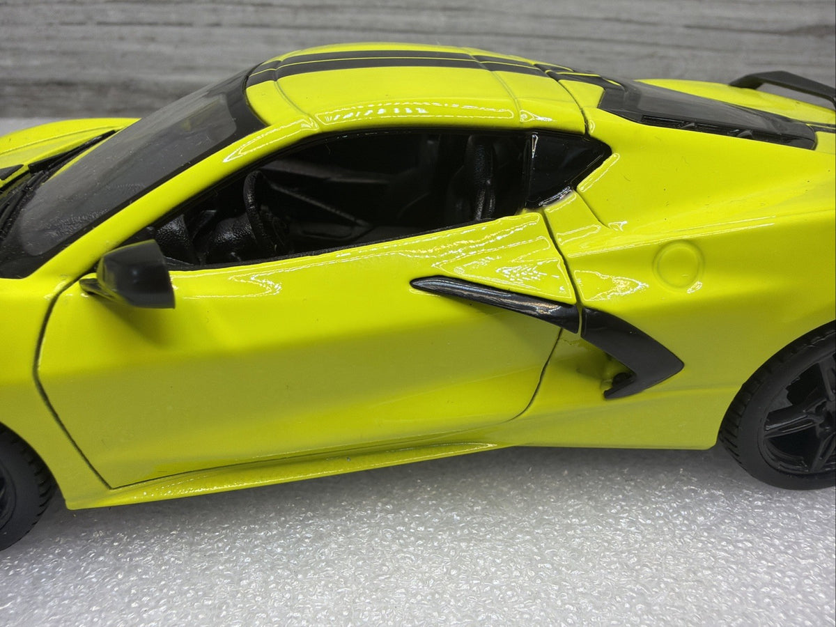 Maisto 2020 Chevrolet Corvette Stingray Z51 Coupe Lime,black Stripes 1/24 No Box8