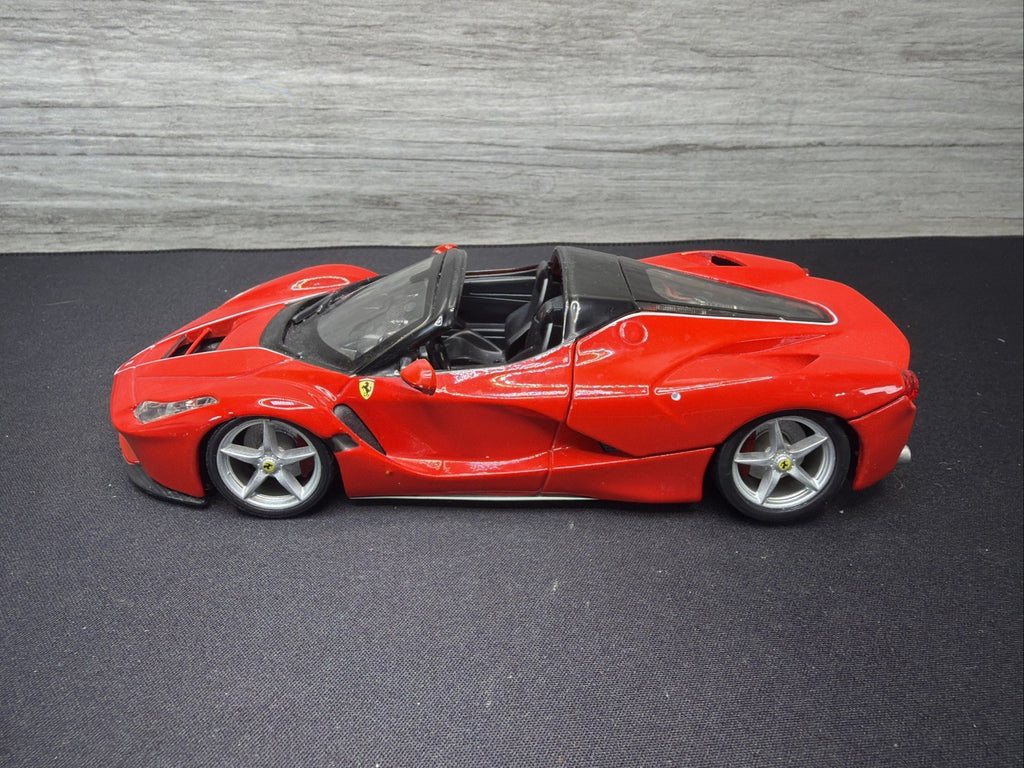 Ferrari LaFerrari F70 Aperta Red Diecast 1:24 Scale Model Car - Bburago 26022RD5