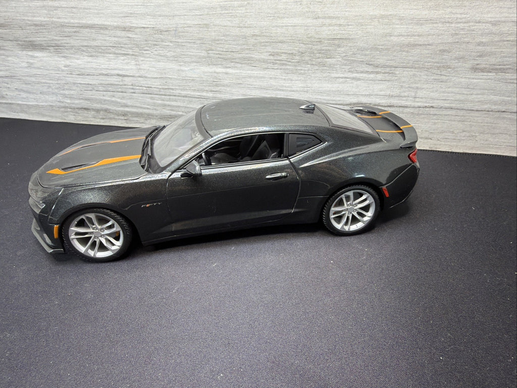 Gray 1/18 2017 Chevrolet Camaro 50th Anniversary Die-cast Maisto No Box9