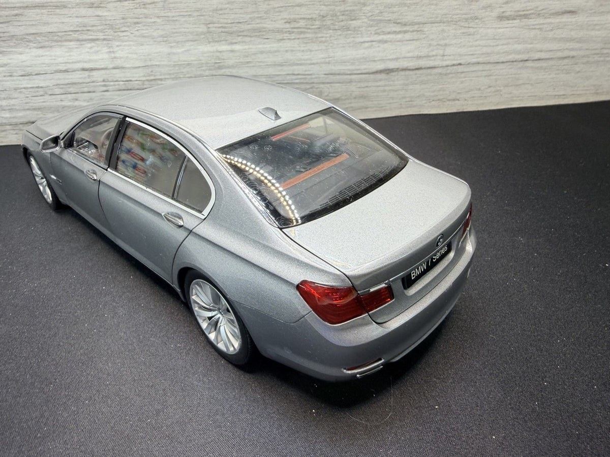 RARE BLACK Kyosho 1:18 BMW 750Li DEALER  SOME MINOR REPAIR NICE NO BOX7