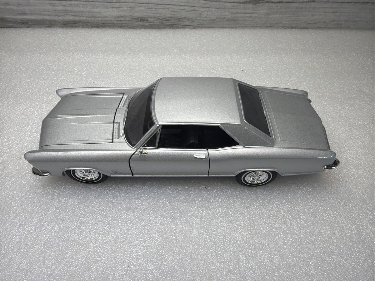 1965 BUICK RIVIERA GRAND SPORT HARD TOP WELLY 24072 1/24 DIECAST CAR SILV NO BOX8