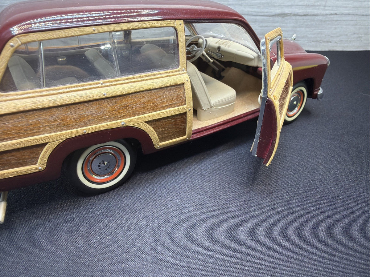 Damaged Franklin Mint Woody Wagon Ford 1949 Acceptable Condition11